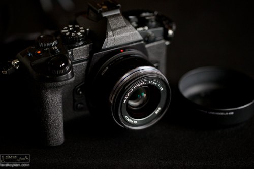 The new Olympus M.ZUIKO DIGITAL 25mm 1:1.8 lens.  Photographed attached to the Olympus OM-D E-M1 camera.  January 28, 2014. Photo: Edmond Terakopian   *Please forgive the particles of sand on the equipment!!*